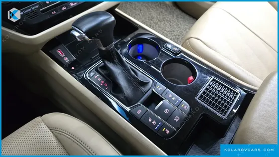 KIA CARNIVAL GASOLINE 7-SEATER HI-LIMOUSINE