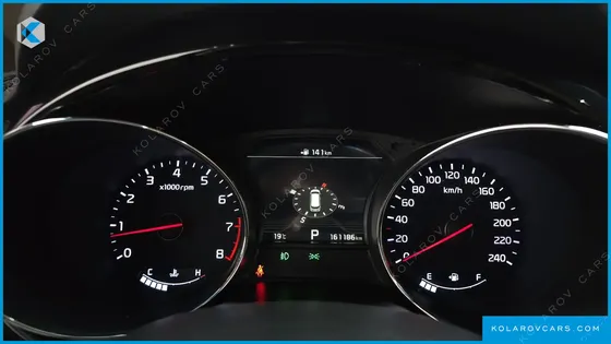 KIA CARNIVAL GASOLINE 7-SEATER HI-LIMOUSINE