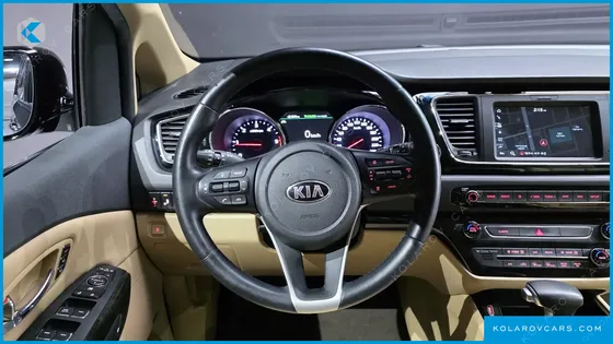 KIA CARNIVAL 7-SEATER HI-LIMOUSINE