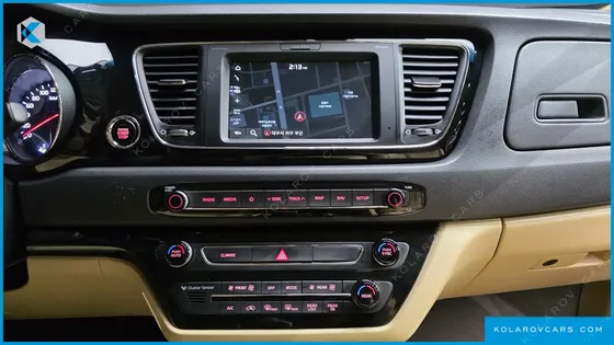 KIA CARNIVAL 7-SEATER HI-LIMOUSINE