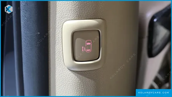 KIA CARNIVAL 7-SEATER HI-LIMOUSINE