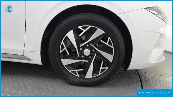 HYUNDAI GRANDEUR LE BLANC