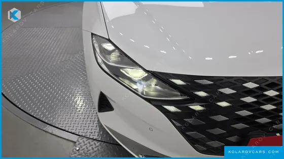 HYUNDAI GRANDEUR LE BLANC