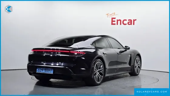 PORSCHE TAYCAN BASE