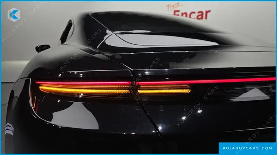 PORSCHE TAYCAN BASE