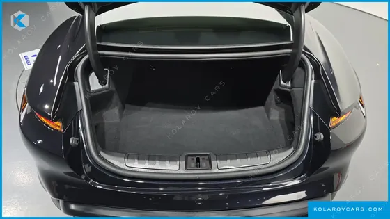 PORSCHE TAYCAN BASE