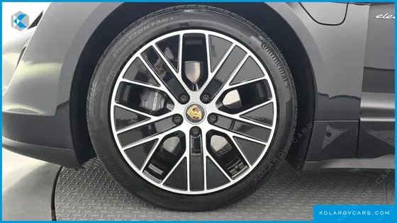 PORSCHE TAYCAN BASE
