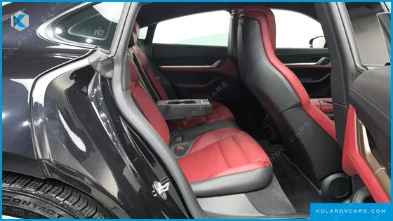 PORSCHE TAYCAN BASE