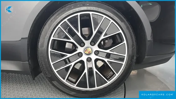 PORSCHE TAYCAN BASE