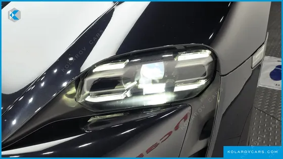 PORSCHE TAYCAN BASE