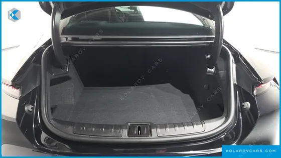 PORSCHE TAYCAN BASE
