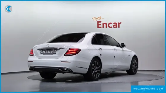 MERCEDES E-CLASS E300E EXCLUSIVE