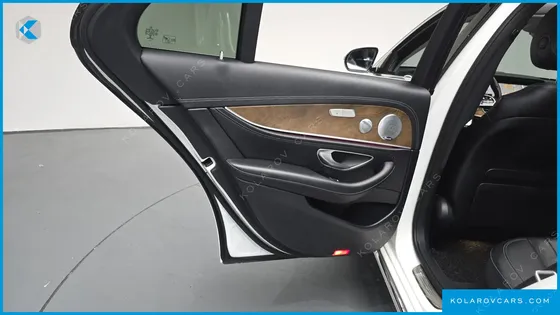 MERCEDES E-CLASS E300 4MATIC EXCLUSIVE