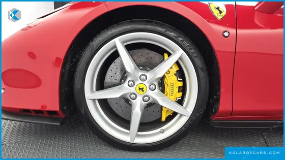 FERRARI F8 3.9 V8