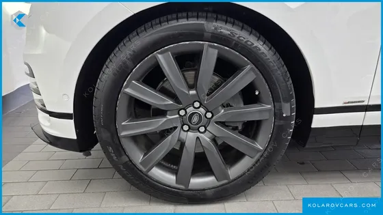 LAND ROVER RANGE ROVER VELAR 3.0 D300 R-DYNAMIC HSE