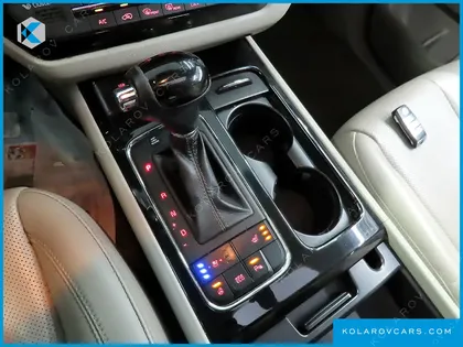 KIA CARNIVAL 7-SEATER LIMOUSINE