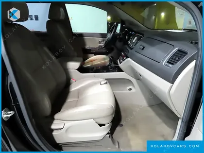 KIA CARNIVAL 7-SEATER LIMOUSINE