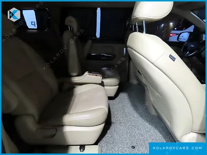 KIA CARNIVAL 9-SEATER HI-LIMOUSINE
