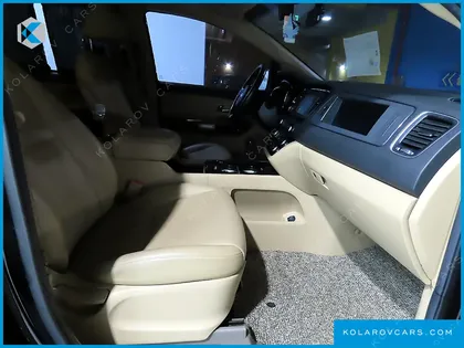 KIA CARNIVAL 9-SEATER HI-LIMOUSINE