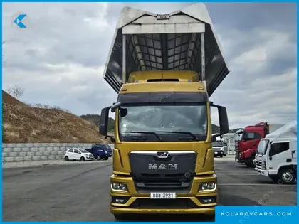 MAN TRUCK CARGO TRUCK 8X4