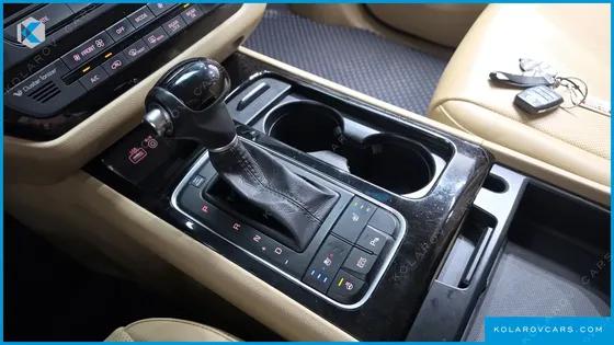 KIA CARNIVAL 9-SEATER PRESTIGE