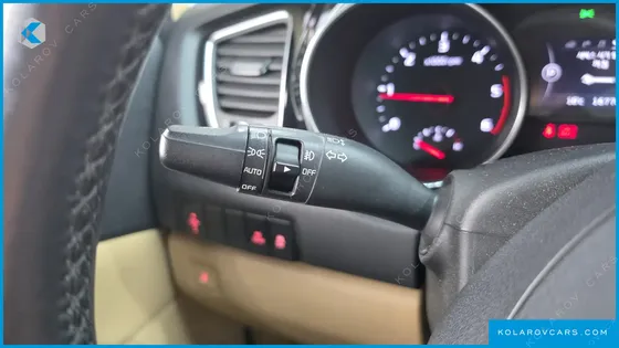 KIA CARNIVAL 9-SEATER PRESTIGE