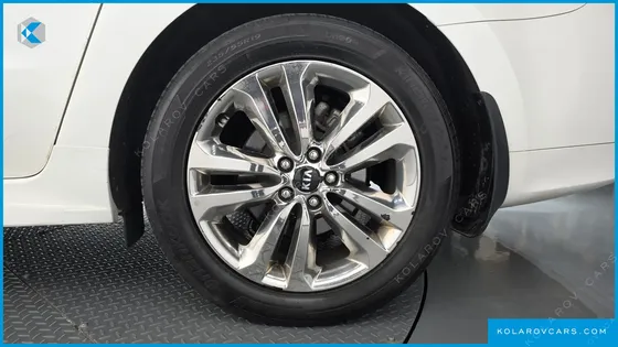 KIA CARNIVAL 9-SEATER PRESTIGE