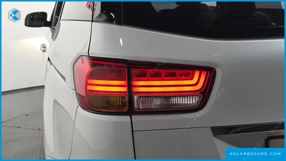 KIA CARNIVAL 9-SEATER PRESTIGE