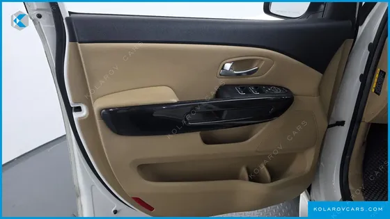 KIA CARNIVAL 9-SEATER PRESTIGE