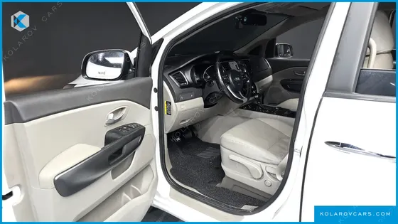 KIA CARNIVAL 9-SEATER LUXURY