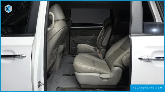 KIA CARNIVAL 9-SEATER LUXURY