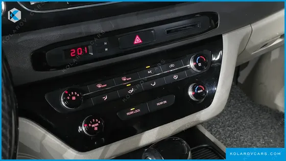 KIA CARNIVAL 9-SEATER LUXURY