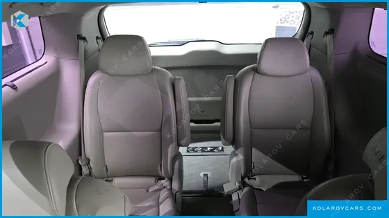 KIA CARNIVAL 9-SEATER PRESTIGE