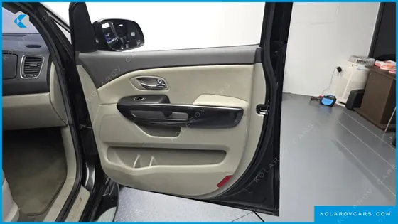 KIA CARNIVAL 9-SEATER PRESTIGE