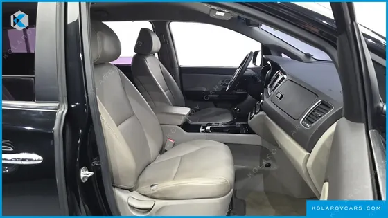 KIA CARNIVAL 9-SEATER PRESTIGE