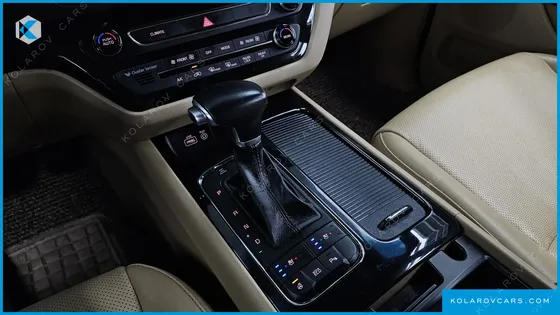 KIA CARNIVAL 9-SEATER PRESTIGE
