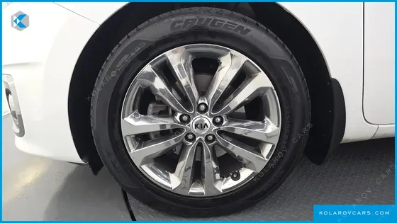 KIA CARNIVAL 9-SEATER NOBLESSE