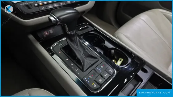 KIA CARNIVAL 9-SEATER NOBLESSE