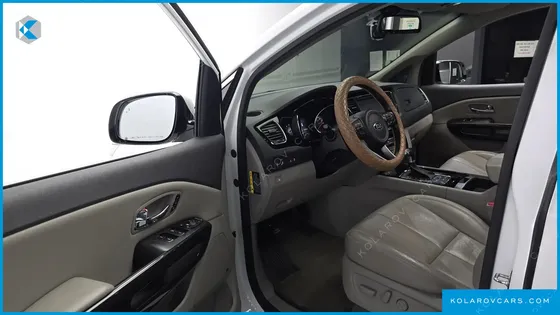 KIA CARNIVAL 9-SEATER NOBLESSE