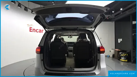KIA CARNIVAL 9-SEATER NOBLESSE