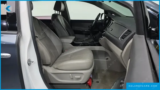 KIA CARNIVAL 11-SEATER NOBLESSE