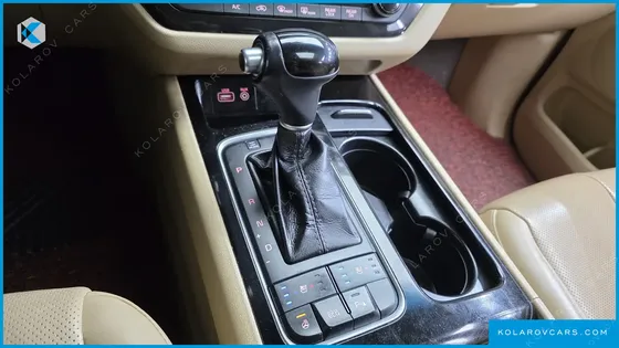 KIA CARNIVAL 9-SEATER NOBLESSE