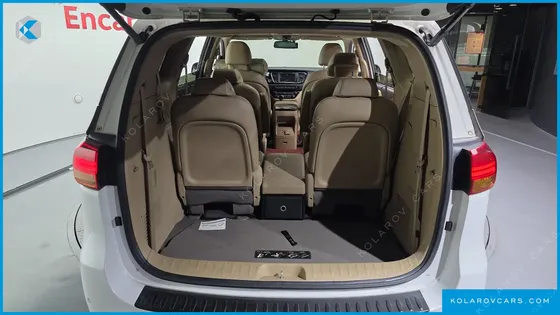 KIA CARNIVAL 9-SEATER NOBLESSE