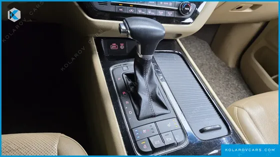 KIA CARNIVAL 7-SEATER LIMOUSINE