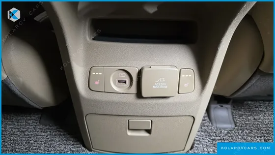 KIA CARNIVAL 7-SEATER LIMOUSINE