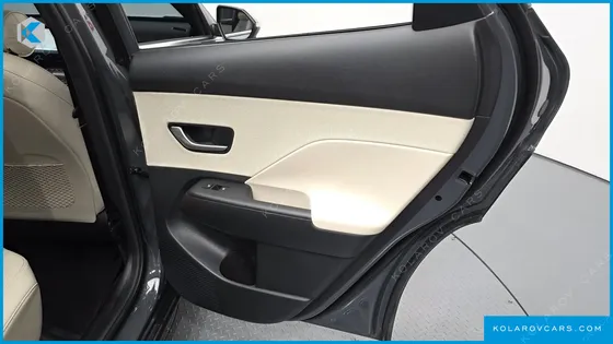 HYUNDAI KONA GASOLINE 2.0 2WD