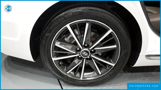 HYUNDAI GRANDEUR 3.0 LPI RENT CAR