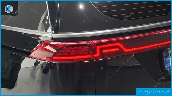 KIA CARNIVAL GASOLINE 9-SEATER SIGNATURE