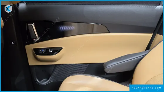 KIA CARNIVAL GASOLINE 9-SEATER SIGNATURE