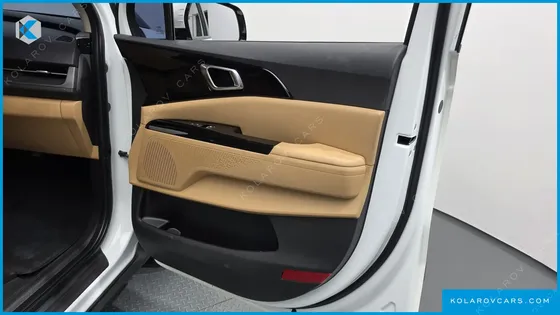 KIA CARNIVAL DIESEL 9-SEATER NOBLESSE